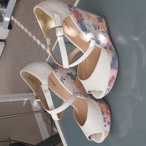 Cream+Floral Wedges